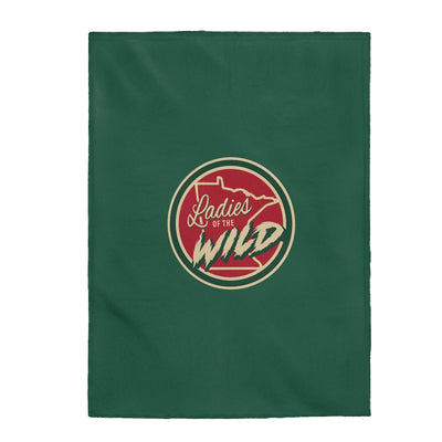 Ladies Of The Wild Velveteen Plush Blanket In Forest Green